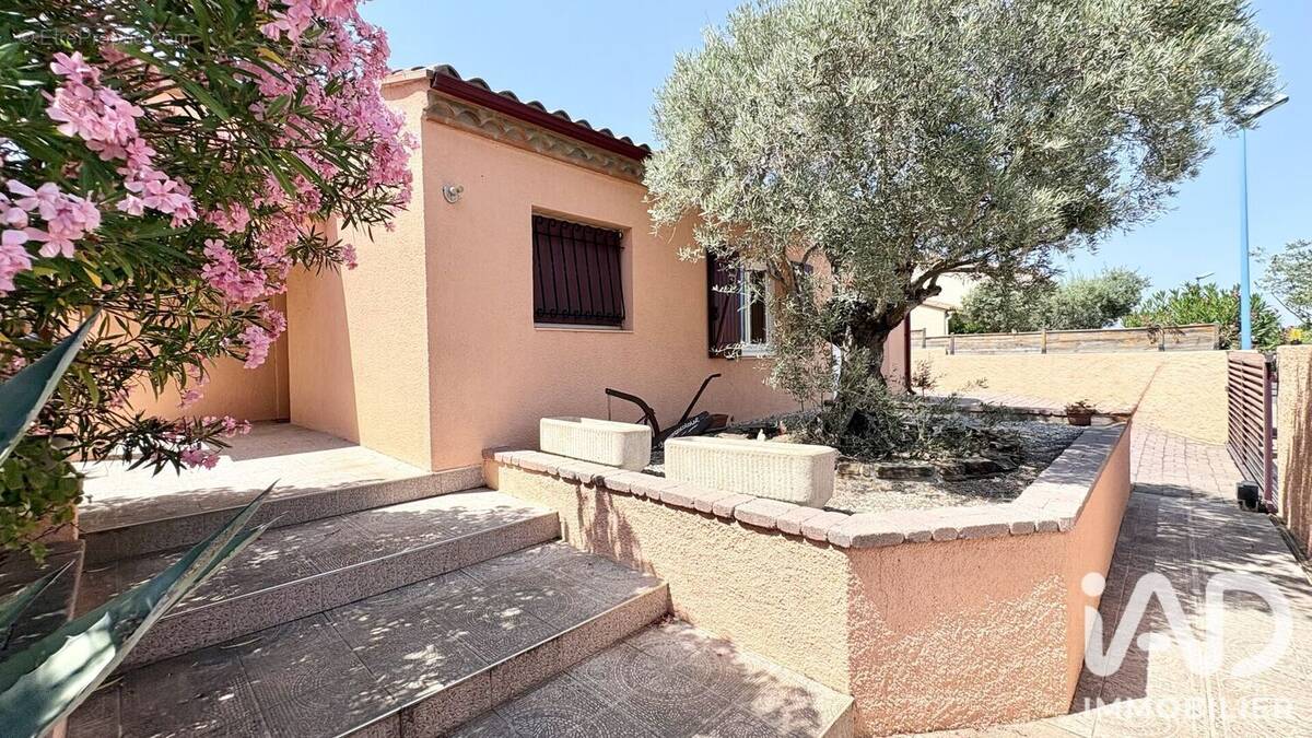 Photo 1 - Maison à MONTESCOT