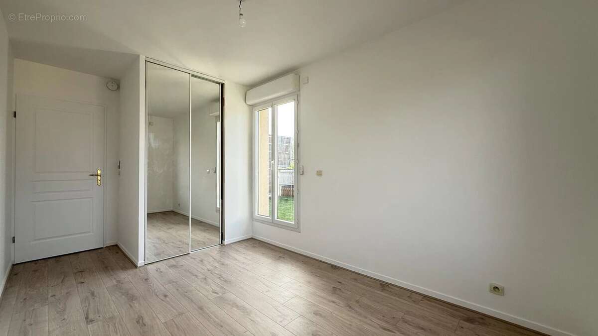 Appartement à EZANVILLE