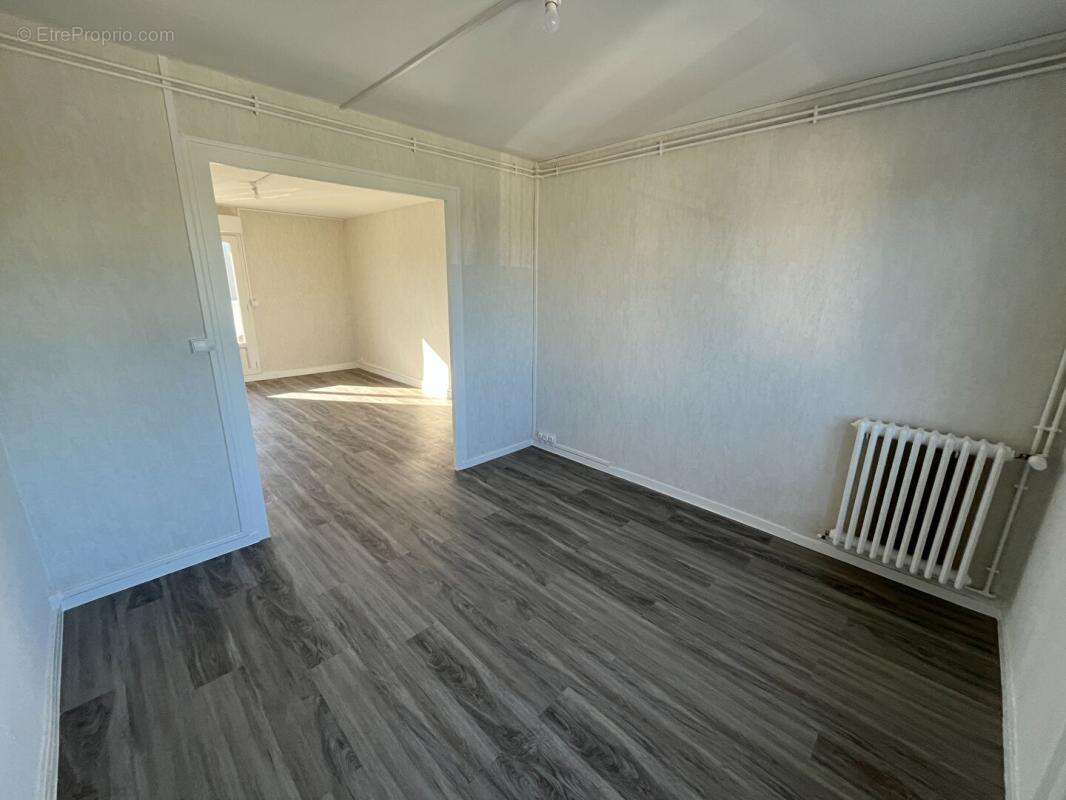 Angers Desjardins - T4 avec balcons et cave - photo 4