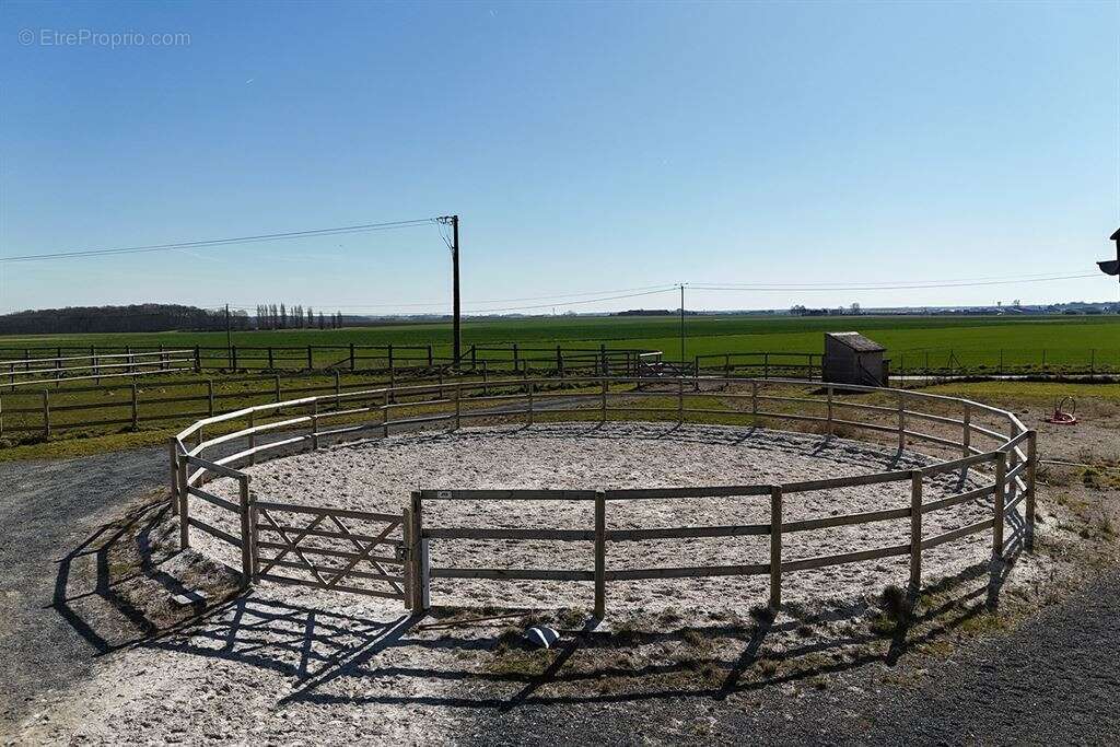 Maison à CLOS-FONTAINE
