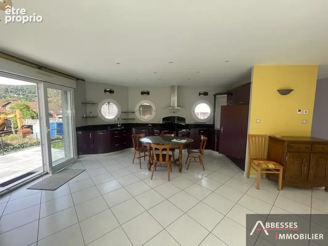 EN EXCLUSIVITÉ : SAINT NABORD - Pavillon de plain pied avec terrasse et garage - photo 3