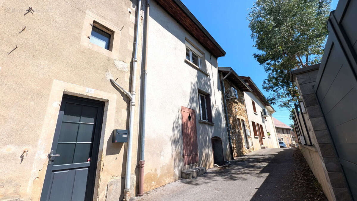 Maison à COUSANCE