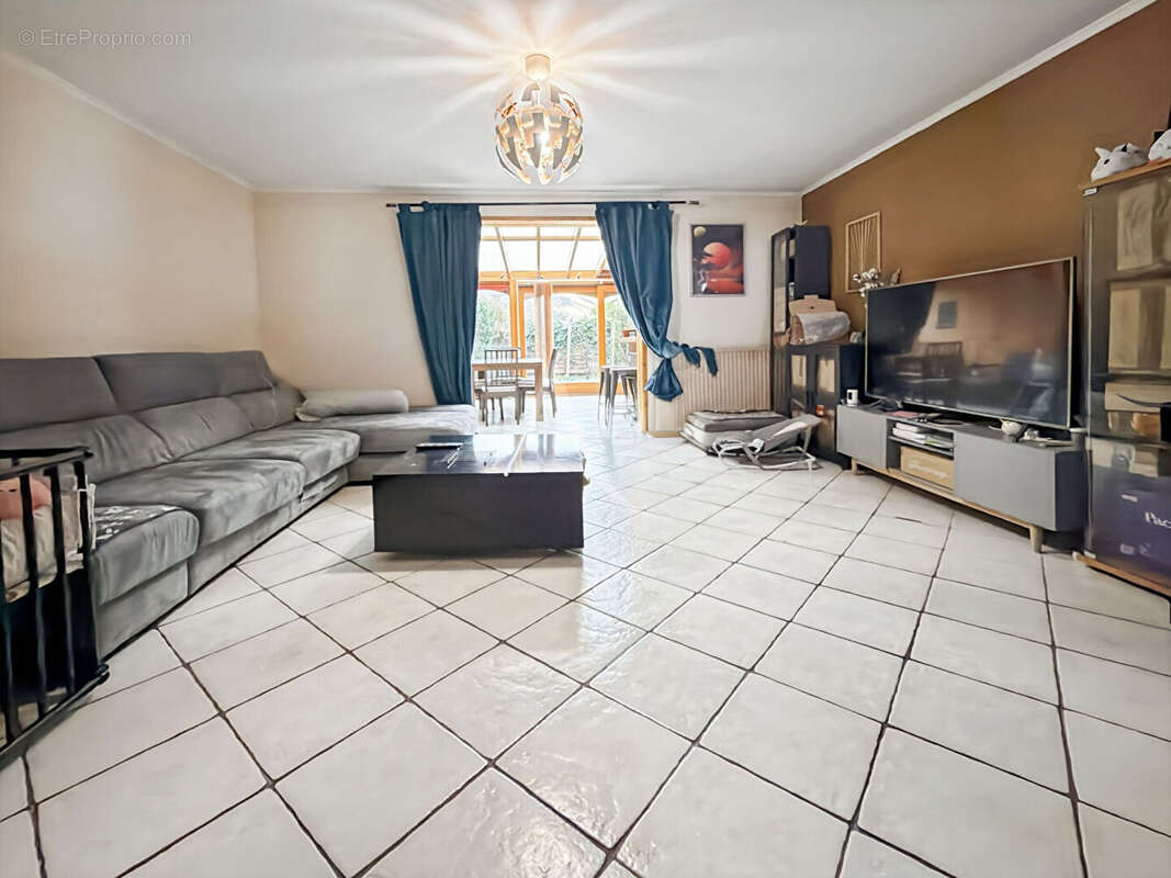 Maison à JOUY-LE-MOUTIER