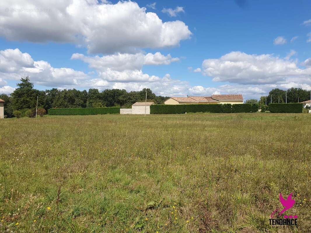 Terrain à SAINT-CEZERT