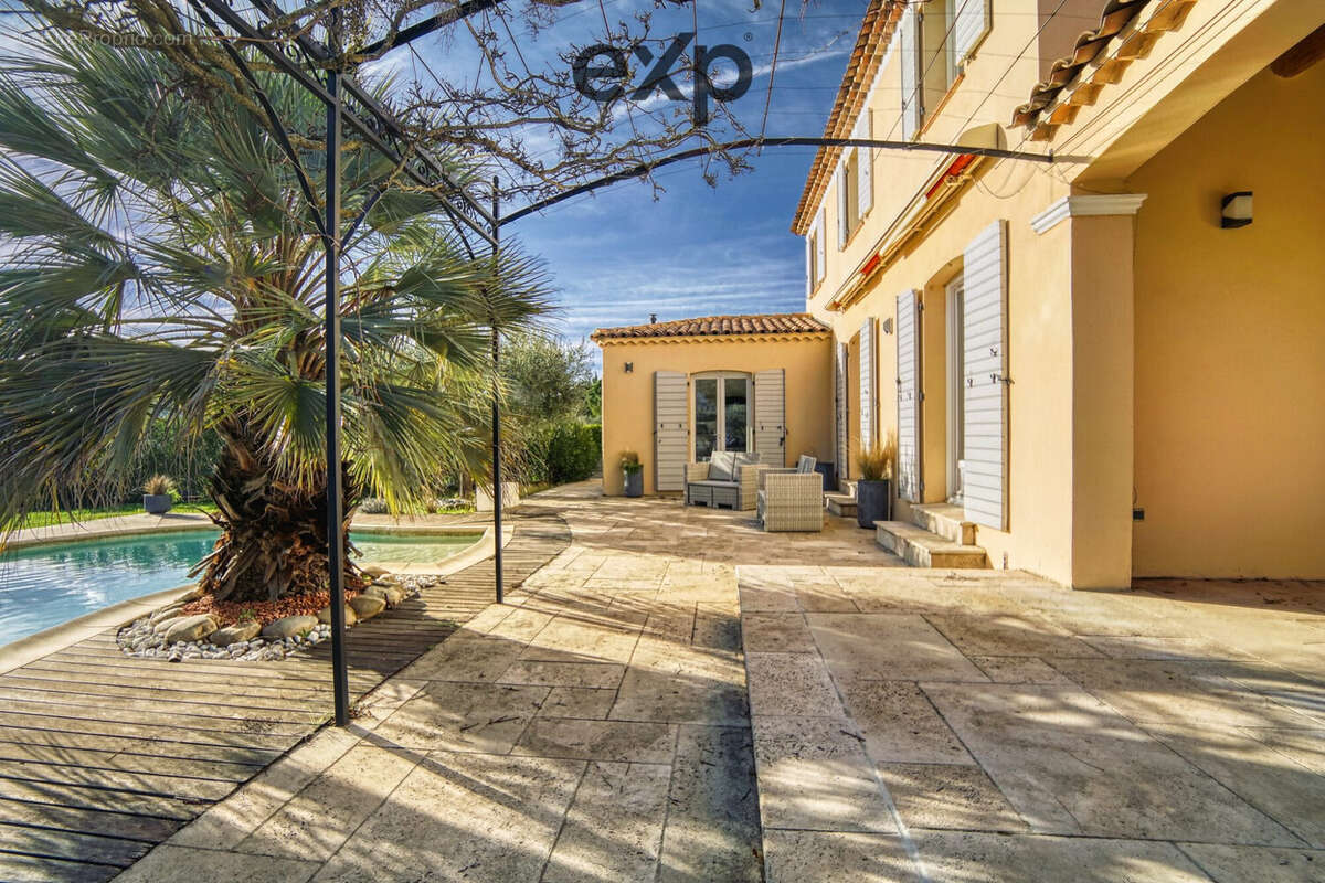 Maison à LA MOTTE-D'AIGUES
