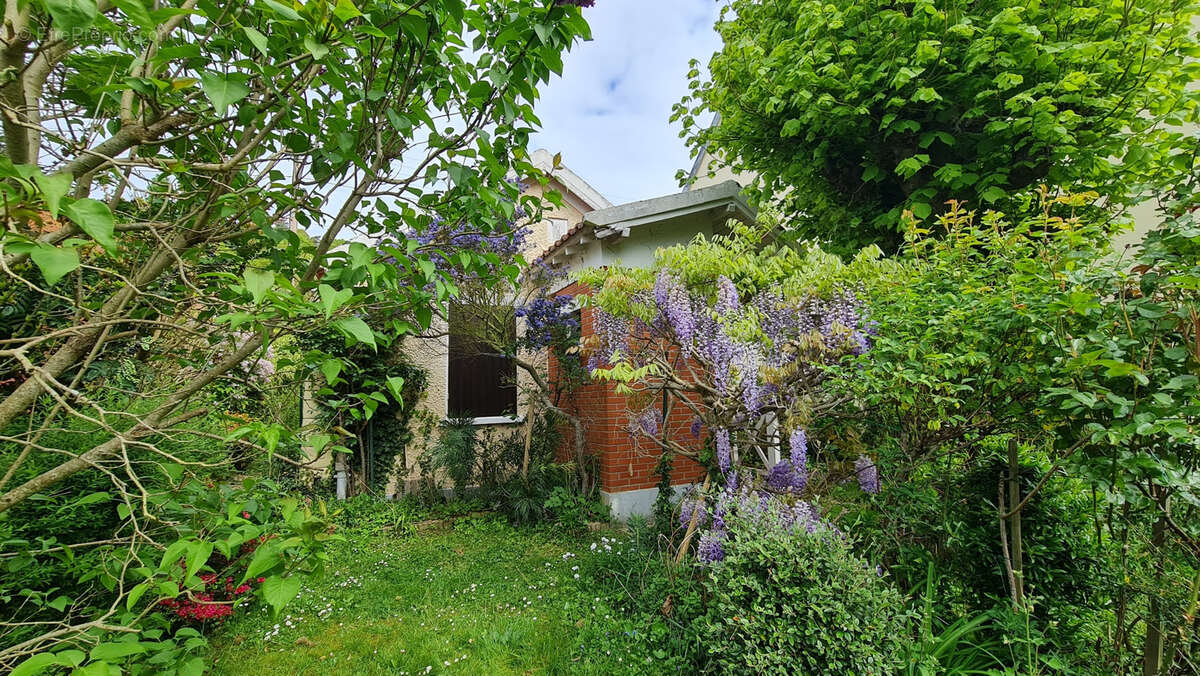 Maison à BURES-SUR-YVETTE