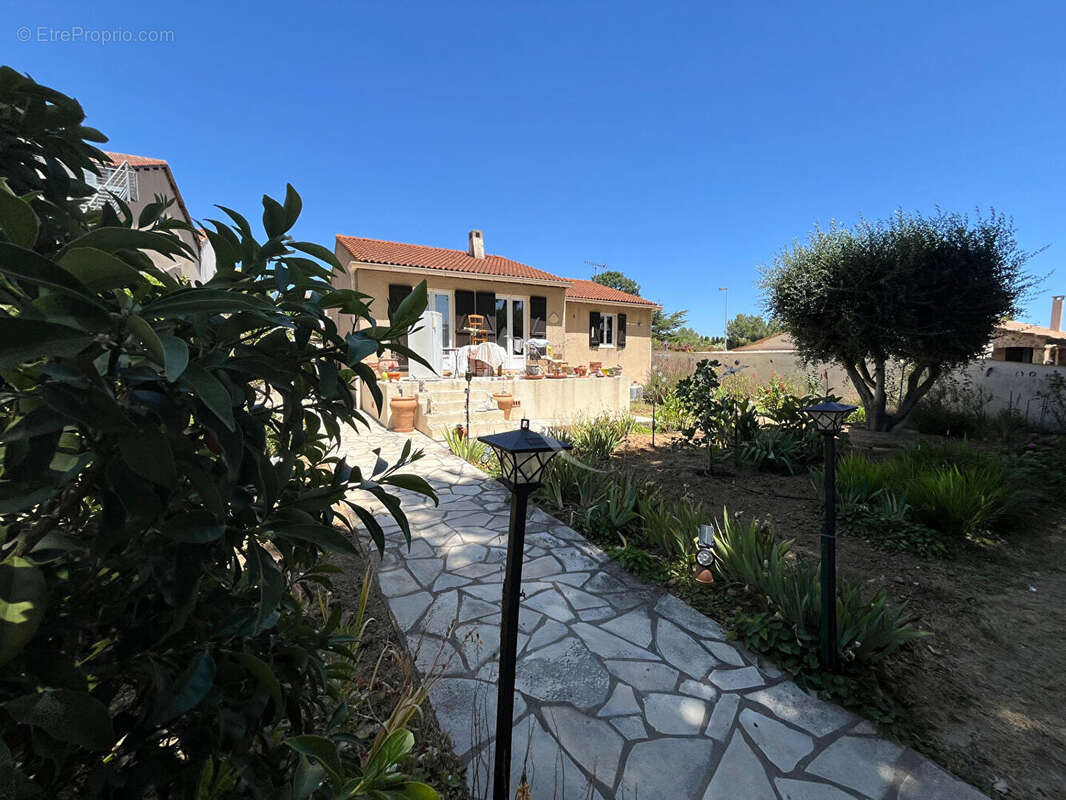 Maison à PARAZA