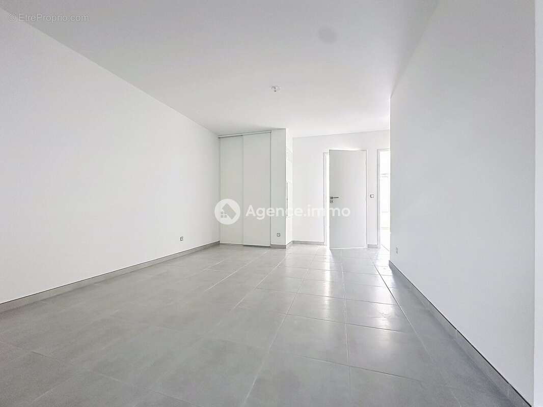 Appartement à FLASSANS-SUR-ISSOLE