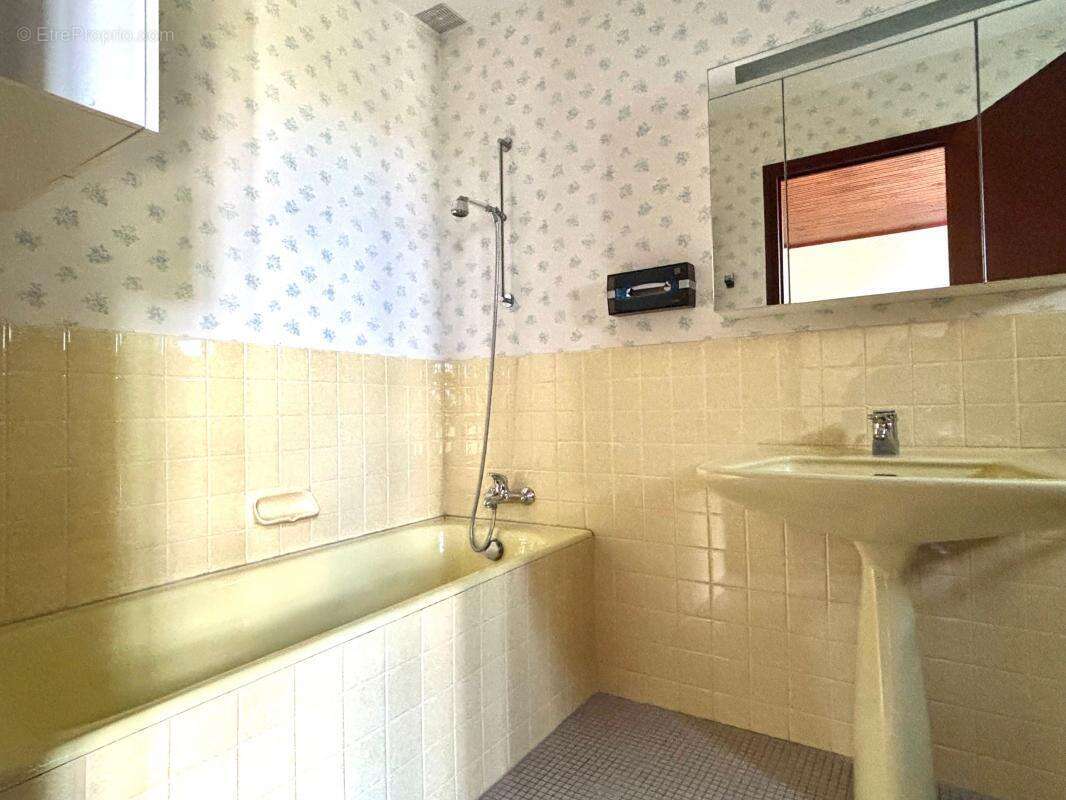 Maison à LA BREE-LES-BAINS