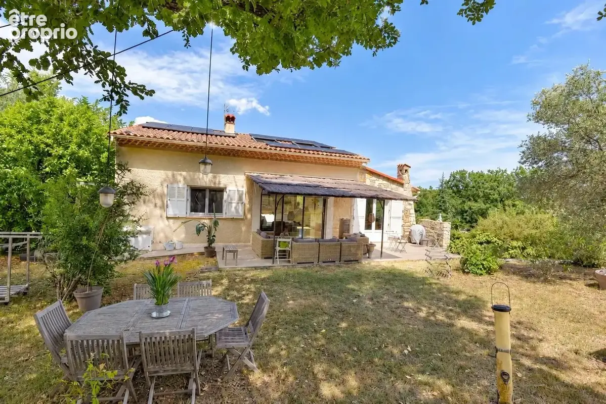 Tourrettes - Villa avec dépendance, piscine et vue - photo 2