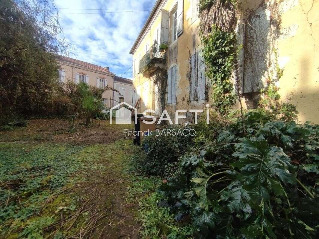 Appartement 223 m² à Cazaubon  - photo 2