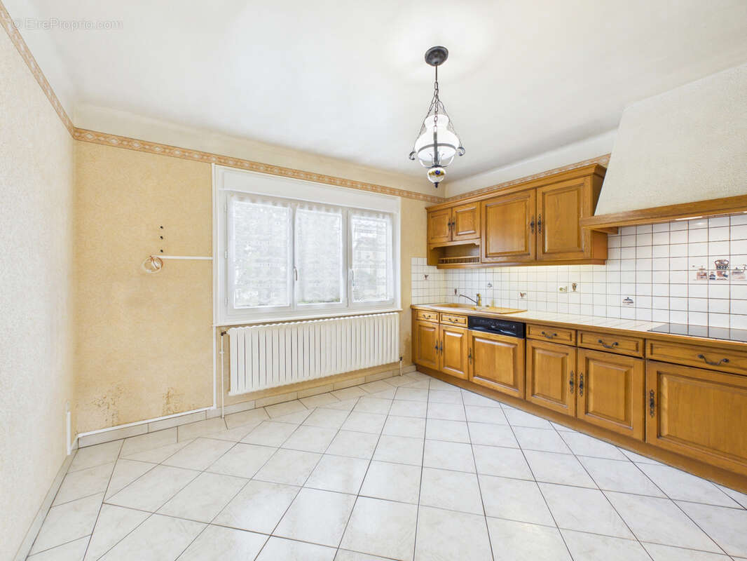 EMPLACEMENT IDEAL pour cette Grande maison située au centre du village d'AUGNY - photo 7