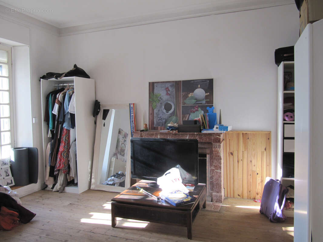 Appartement à PRIGNAC-ET-MARCAMPS