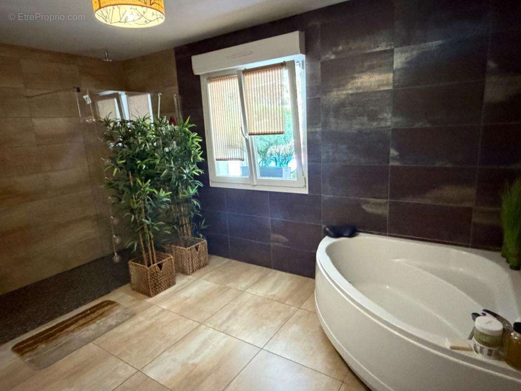 Villa sur parc arboré avec piscine - photo 15