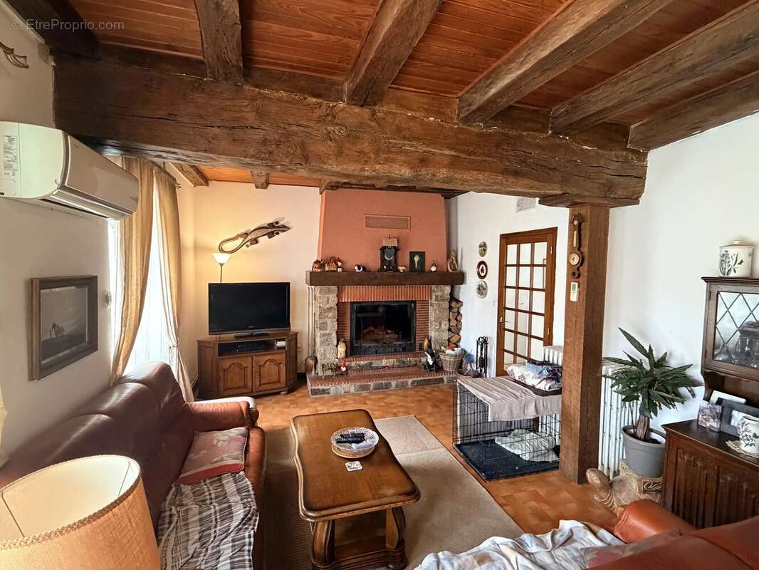 Maison à MAGNAC-LAVAL