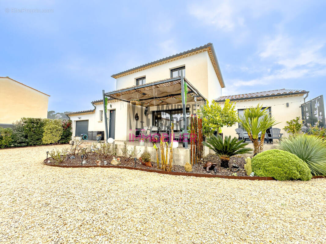 Maison à LAUDUN-L'ARDOISE