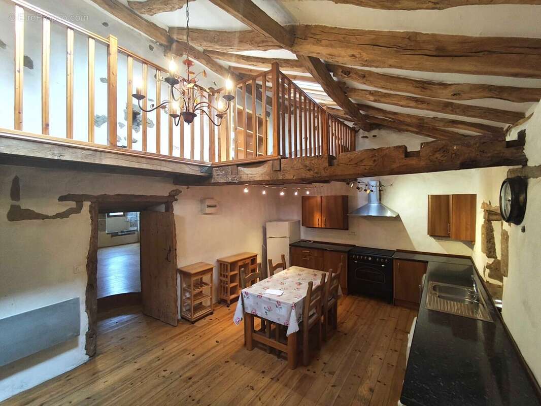 Maison 143 m² à Massignac  - photo 9