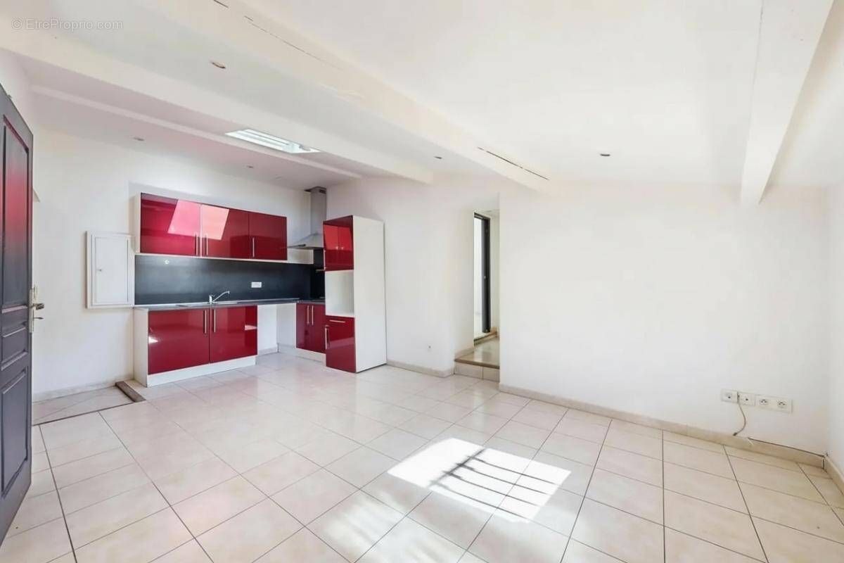 Appartement à TOURVES