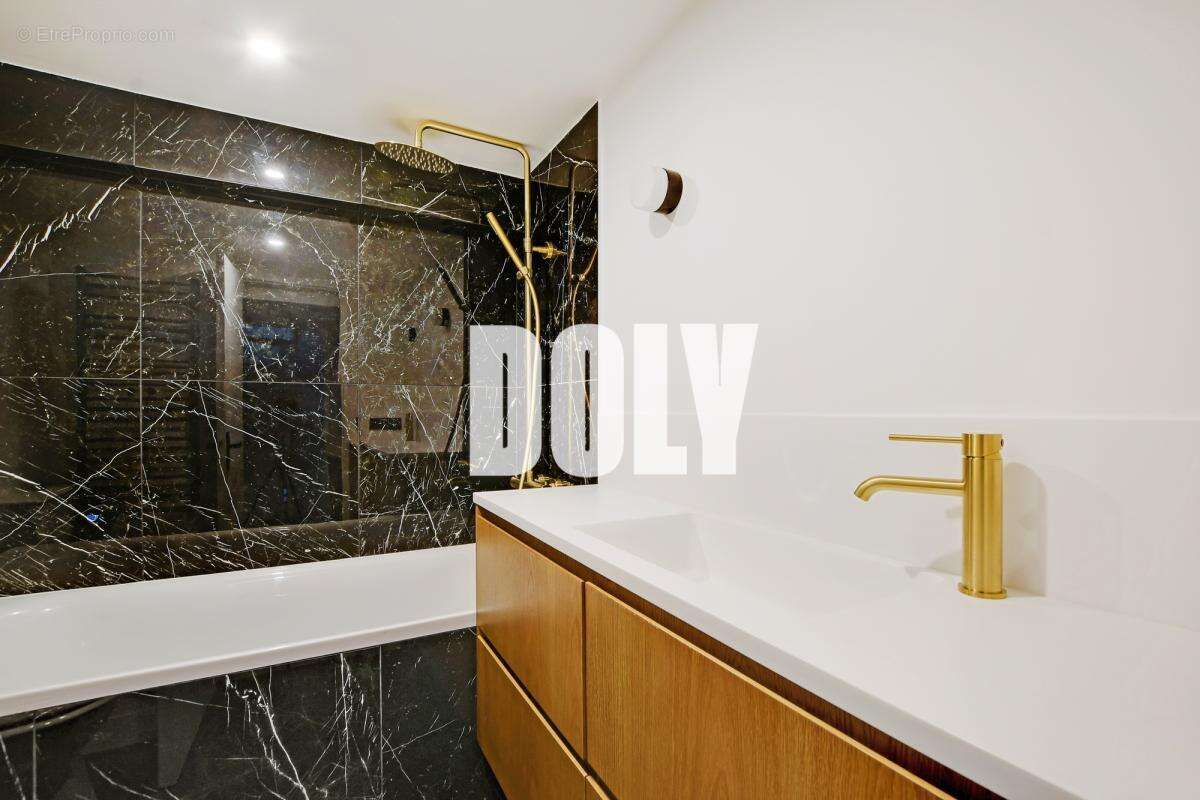 Appartement à PARIS-8E