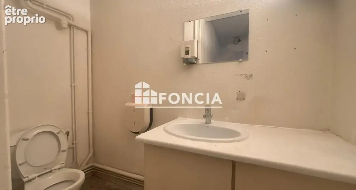 Local commercial à Béziers – Emplacement passant avec double vitrine - photo 6
