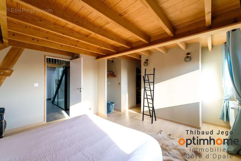 Maison contemporaine récente avec un bel extérieur et vue mer de l'étage - photo 14