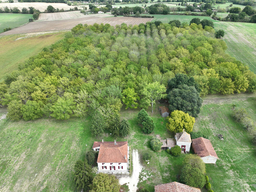 Charmante propriété en piere avec pigeonnier et dépendances - photo 4