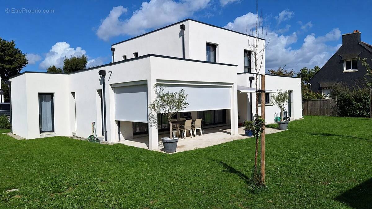 Maison à SURZUR