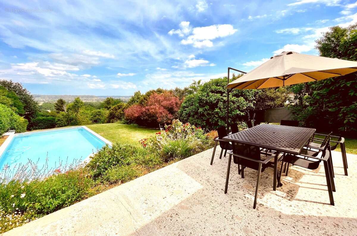 Maison 203 m² à Neuvic  - photo 2