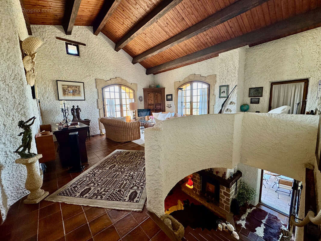 Maison à SAINT-CHAMAS