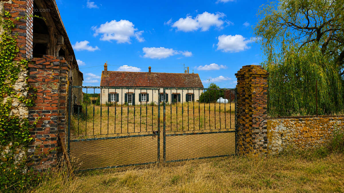 10 min agence corps de ferme avec grange sur 10500m² - photo 9