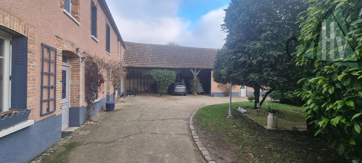 Maison à LES ORMES-SUR-VOULZIE