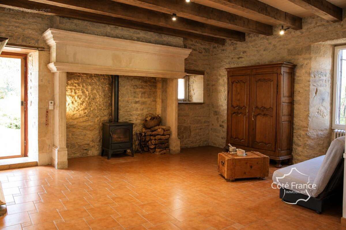 Authentique maison en pierre avec dépendances, puits, citern - photo 4