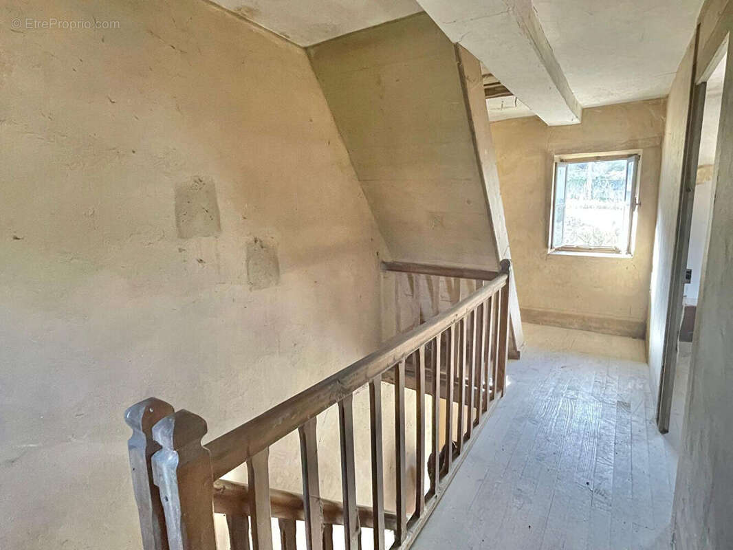 Maison de 90 m² à SAINT-CHEF (intérieur à rénover) - photo 11