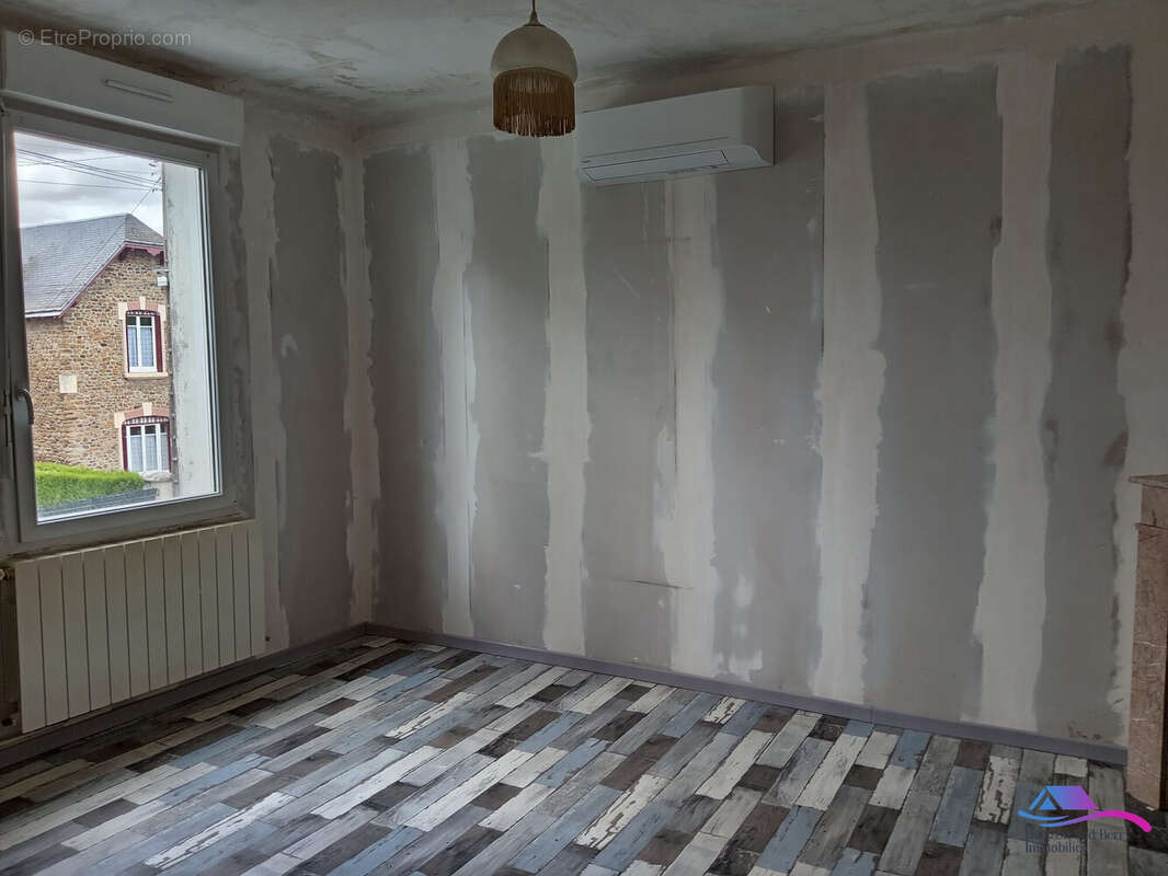 chambre - Maison à ISSOUDUN