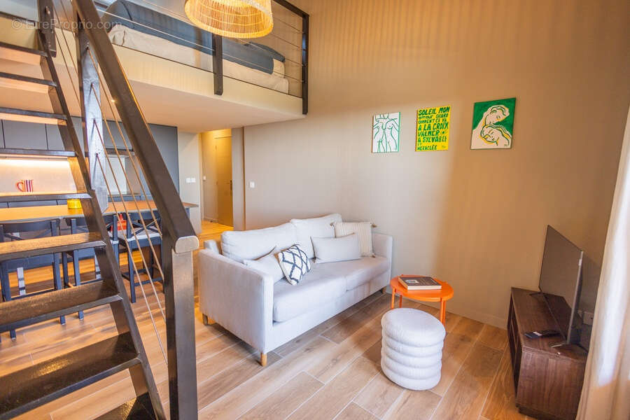 Appartement rénové avec vue mer   Centre du village - photo 2