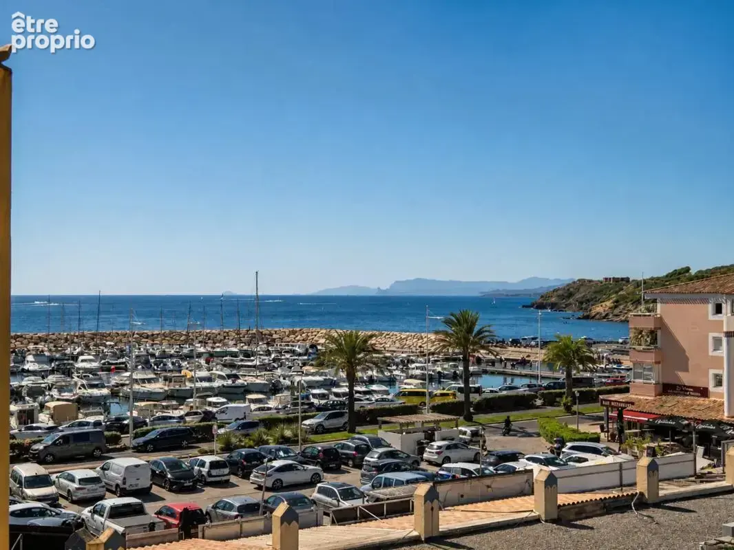 Appartement T2 de 37 m² à Six-Fours-les-Plages - photo 2