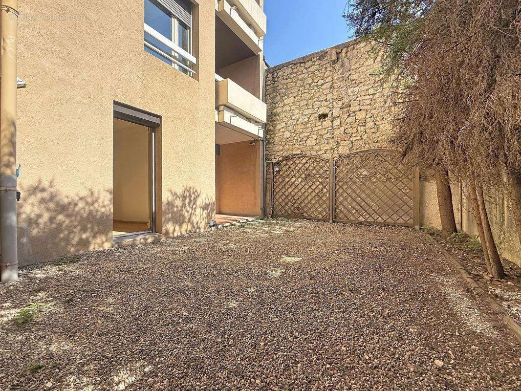 Exclusivite avignon intra  t4 avec jardin, cour et parking - photo 11