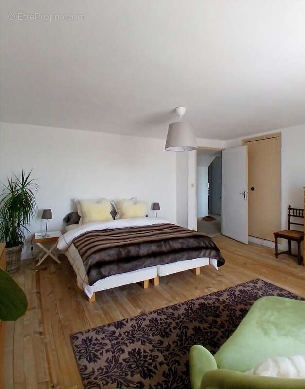 À vendre : Maison mitoyenne de 4 pièces,143 m2 env., 3 chambres sur un terrain de 1500 m2 avec panorama exceptionnel sur la camp - photo 13