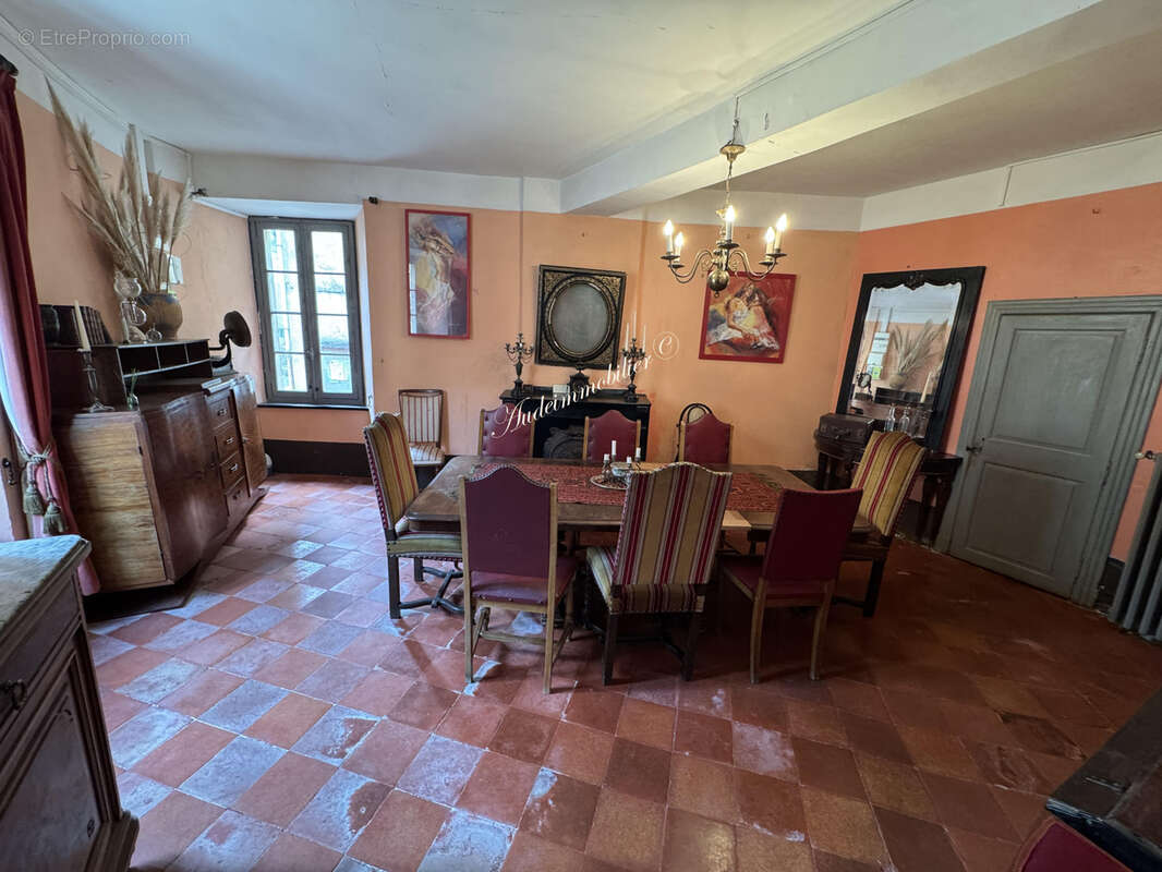 Ensemble immobilier de 3 maisons avec piscine et jardins - photo 17