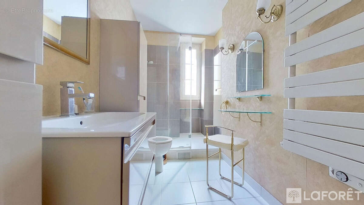 Appartement à PARIS-17E