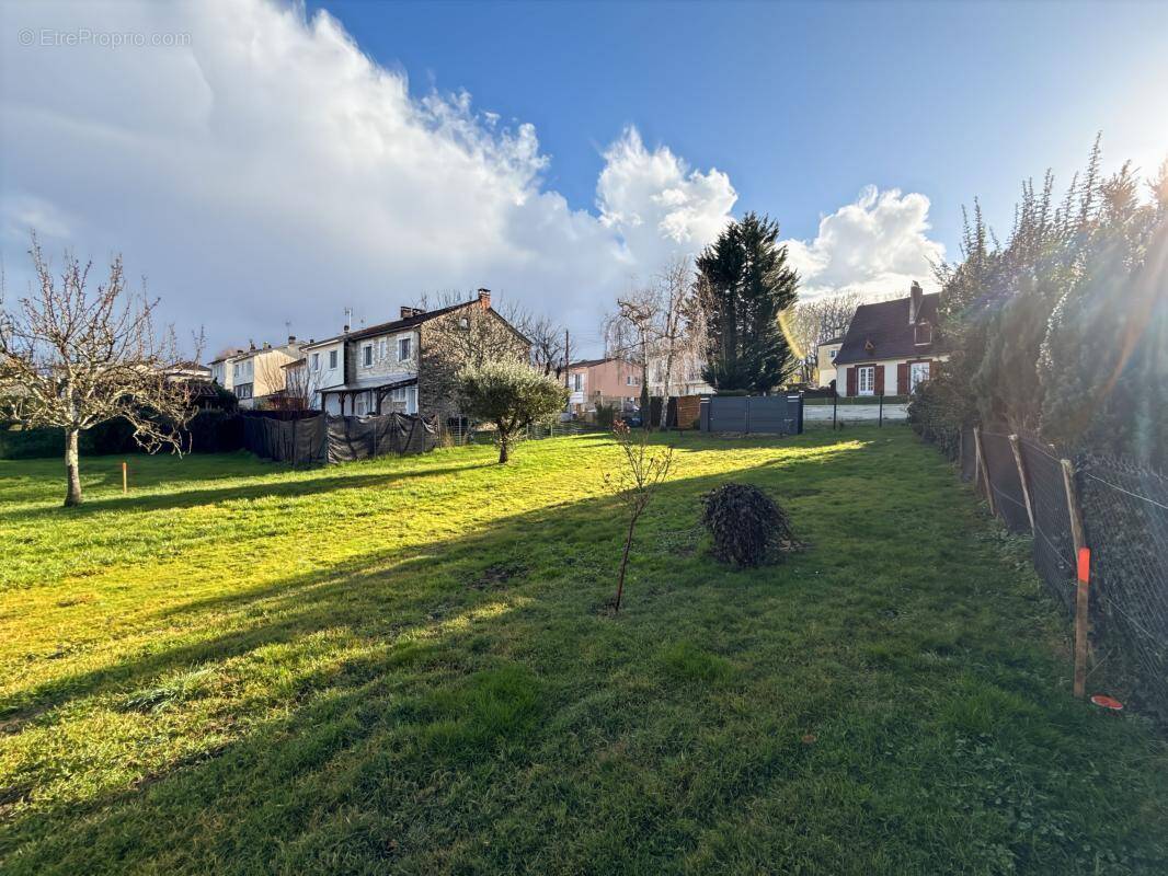 Terrain à COULOUNIEIX-CHAMIERS