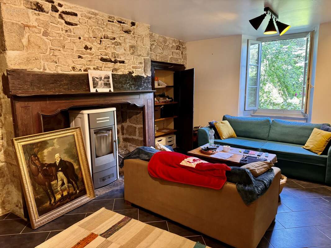 Maison à EYMOUTIERS