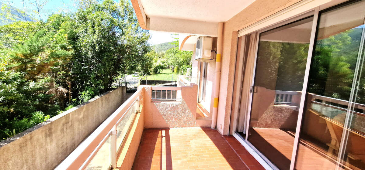 T3 lumineux avec terrasse plein sud, cave et stationnement - photo 12