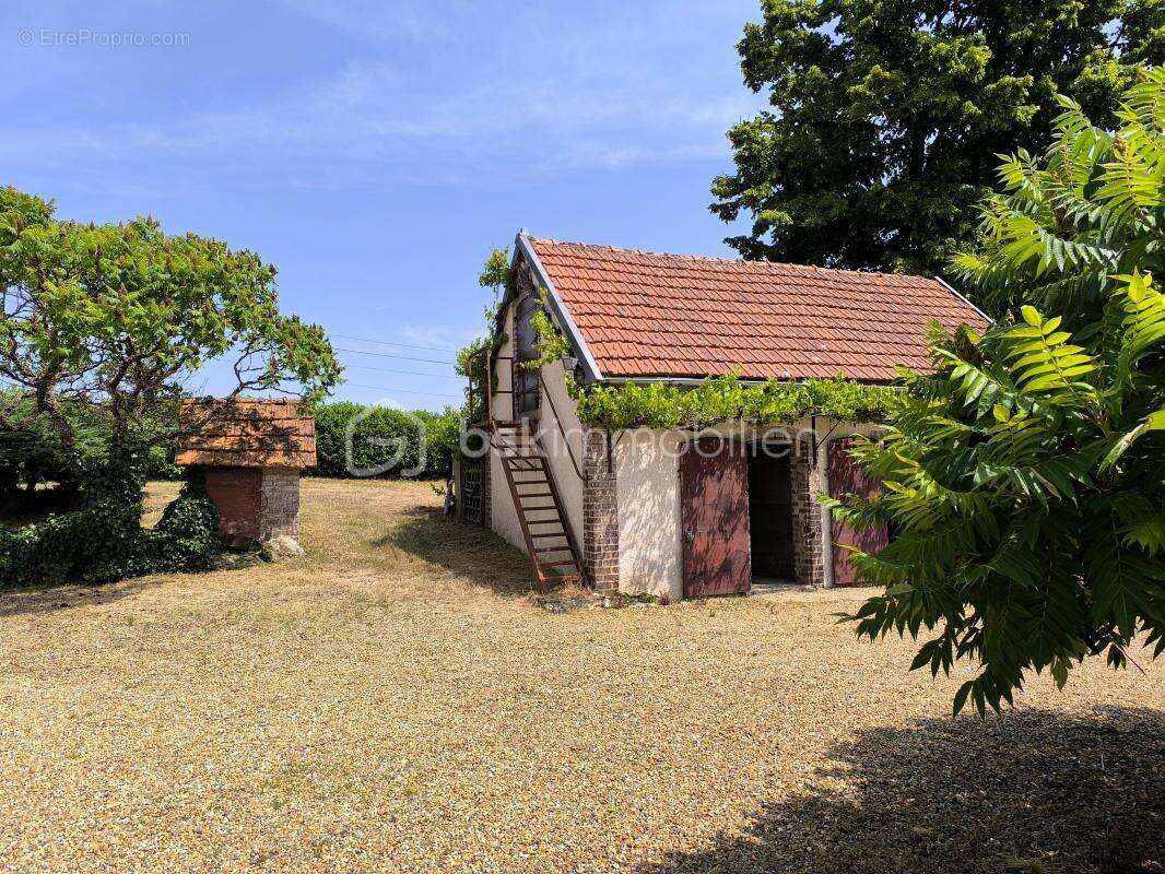 Maison à VILLAINES-SOUS-LUCE