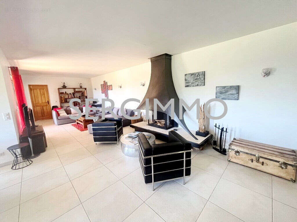 Maison à MONTAUROUX