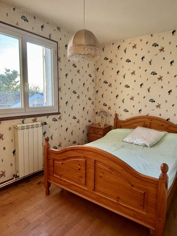 Maison à SAINT-LAURENT-DE-LA-PREE