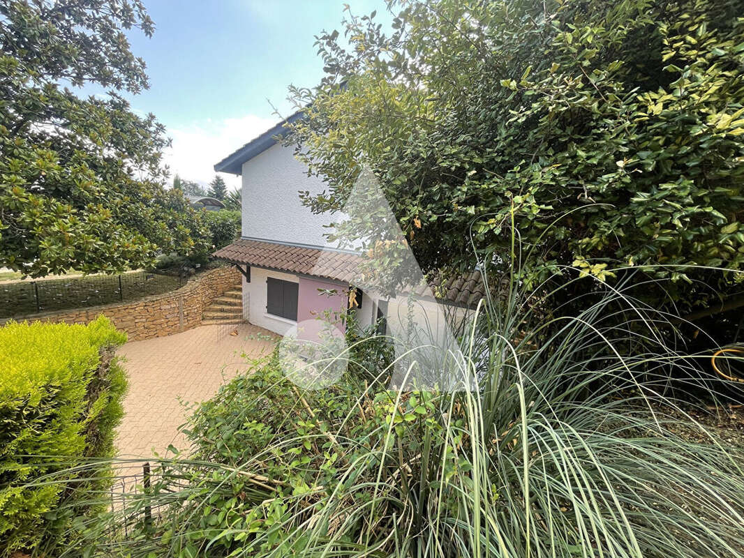 Maison à COLLONGES-AU-MONT-D&#039;OR