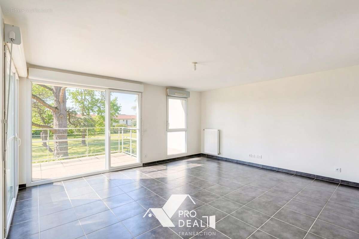 Appartement 84 m² à Meyzieu  - photo 2