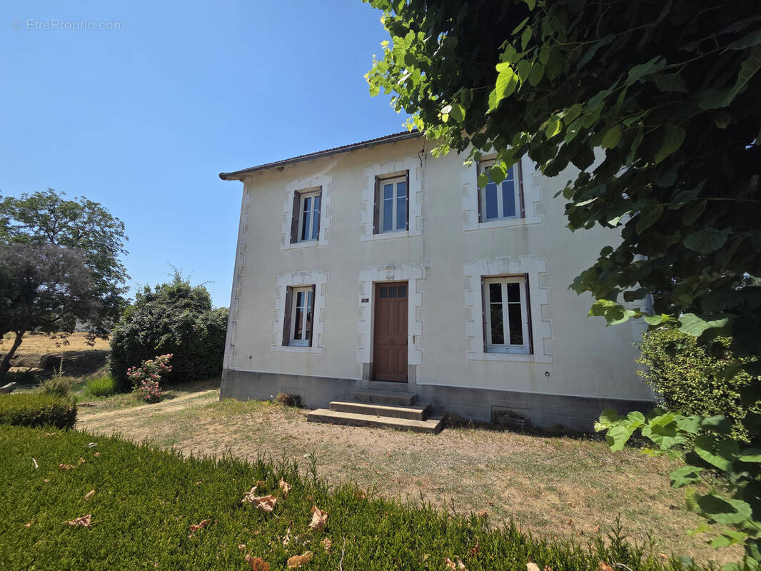 Maison à CHAMPNIERS-ET-REILHAC