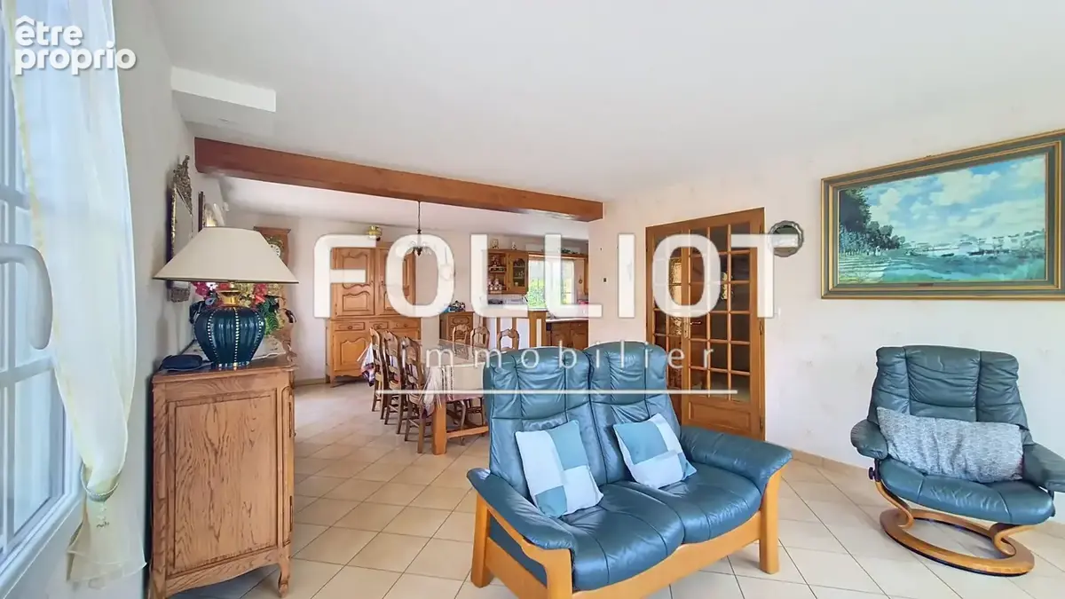A vendre à Cérences PLEIN CENTRE Maison récente de 130 m² avec vie de plain-pied - photo 5